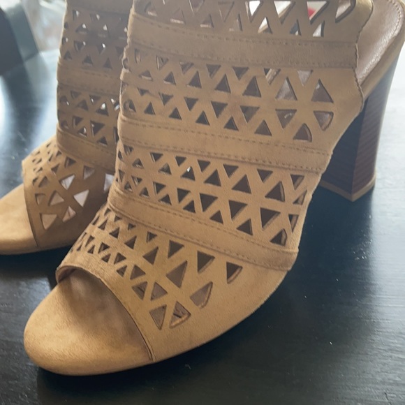 Nature Breeze Tan Suede Booties Sz 10 Laser Cutout Designs Open Toe 4 1/2” - Picture 10 of 12